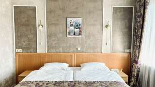 Гостиница Ингрия Колпино Улучшенный о одной двухспальной или двумя односпальными кроватями-14