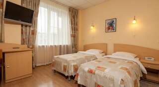 Гостиница Ингрия Колпино Стандартный двухместный номер с 1 кроватью или 2 отдельными кроватями и балконом-2